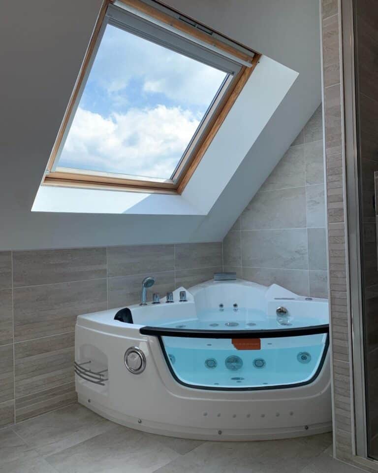 EDEF6D54-1B05-4BCC-AA0A-EEAB578A2E1E